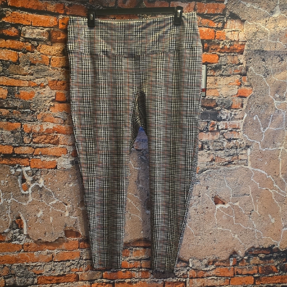 NWT intro. Tummy Control Black and White Plaid w/sm Red Striped Leggings, Sz2X